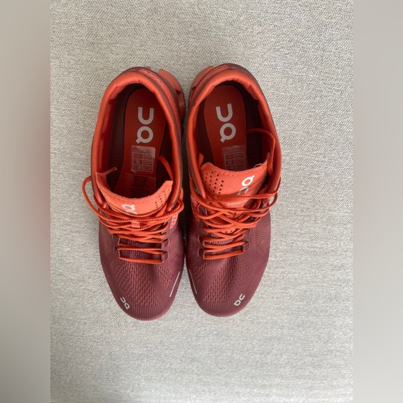 On Cloud running - Picture 2 of 3